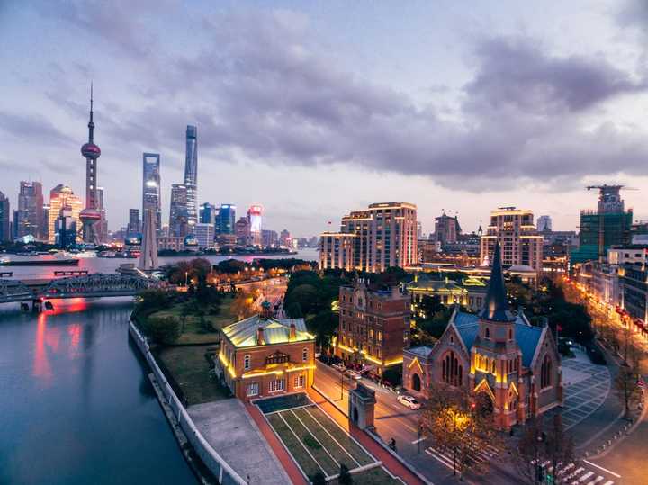 东方明珠,上海播音稿中的璀璨之光