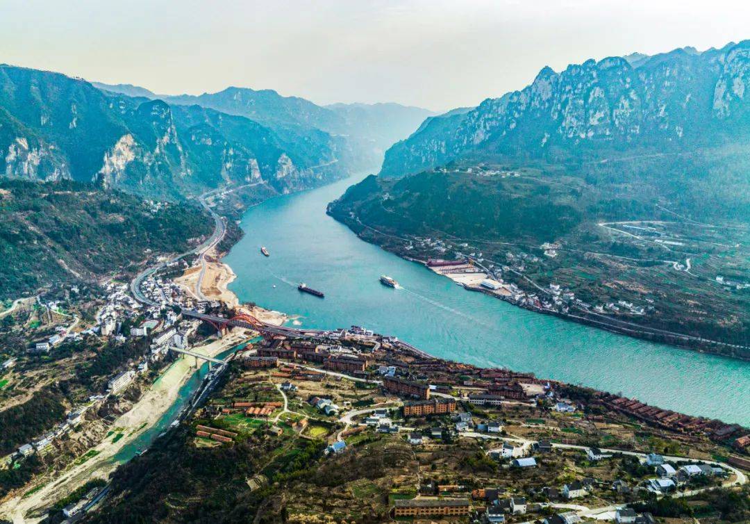 历史与现代交响的湖北大地